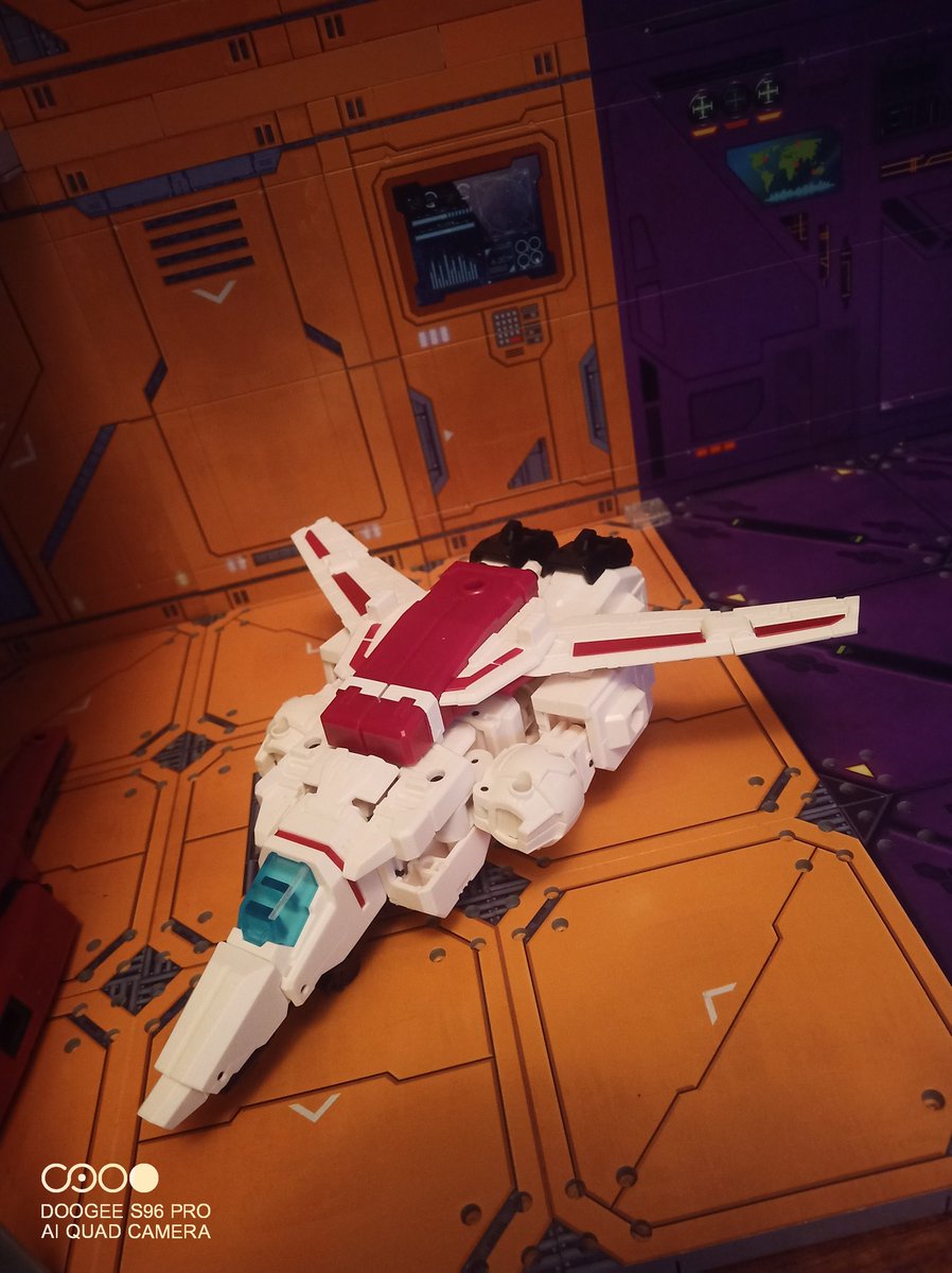 Kureigu8's tweet photo. The altmode transformation is nice too, instructions were clear enough but looking at him still makes me think I missed something. #Transformers #TNT01 #OSKO #IronFactory #Skyfire #Jetfire #Altmode #toyphotography https://t.co/OhH5s5aRbF
