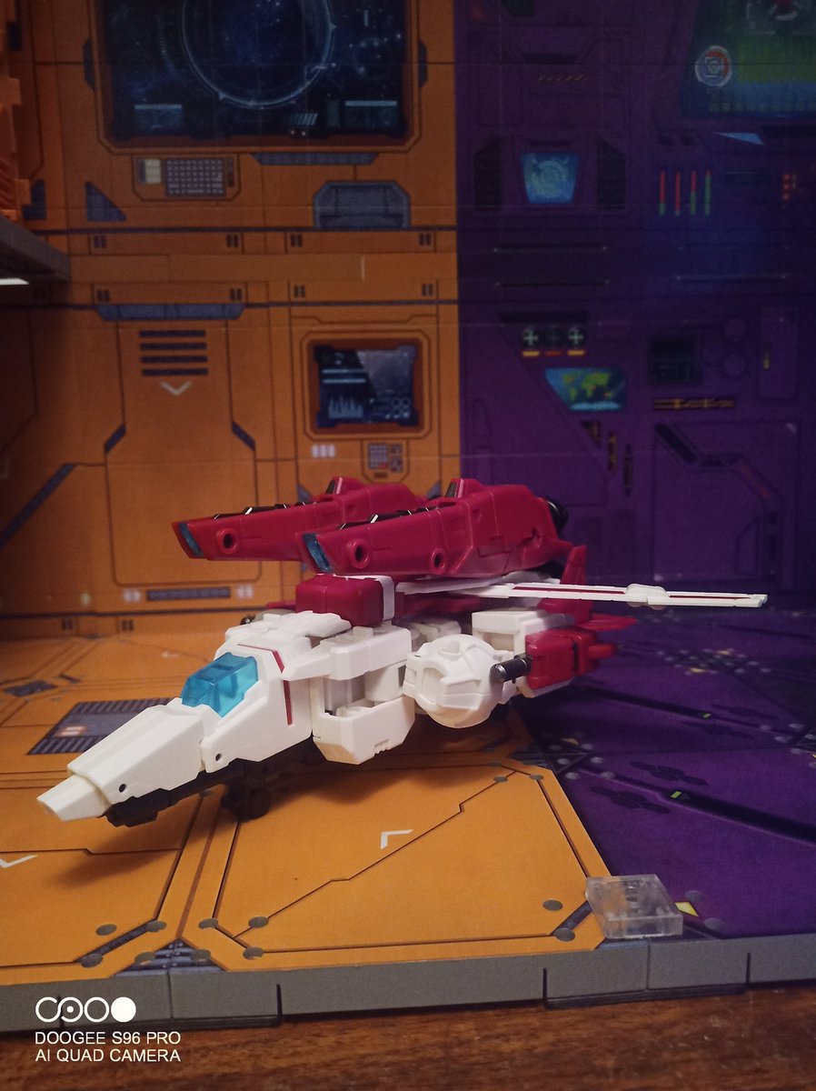 Kureigu8's tweet photo. The altmode transformation is nice too, instructions were clear enough but looking at him still makes me think I missed something. #Transformers #TNT01 #OSKO #IronFactory #Skyfire #Jetfire #Altmode #toyphotography https://t.co/OhH5s5aRbF