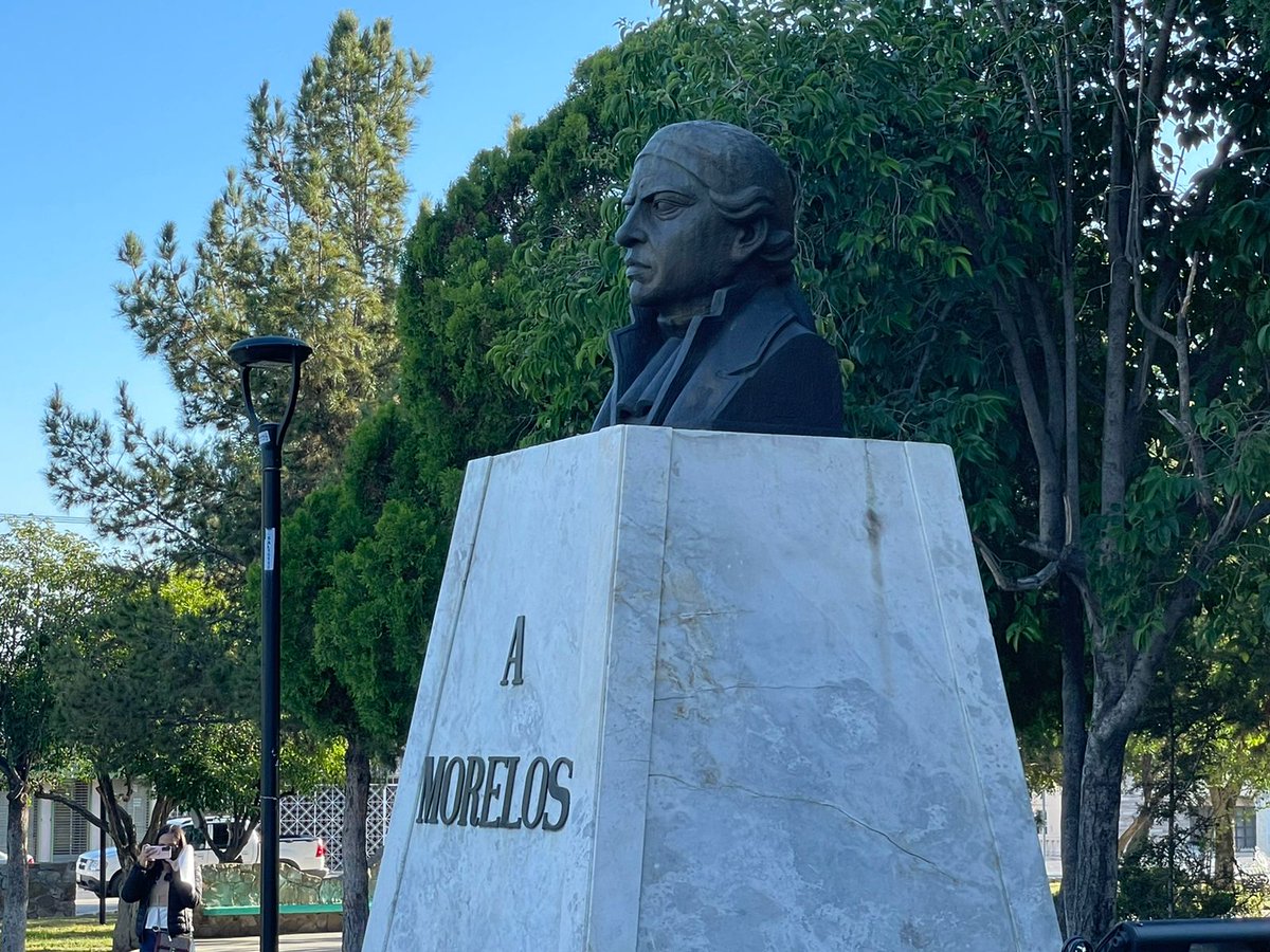 Asiste la Directora de Vinculación, Mtra. Angélica Ramírez, con la representación de nuestro Director General, Profr. <a href="/Demetrio_Z/">Demetrio Zuñiga</a> a la Ceremonia del 257 Aniversario del Natalicio de José María Morelos y Pavón, el Siervo de la Nación. Presentes nuestros estudiantes de La Valencia