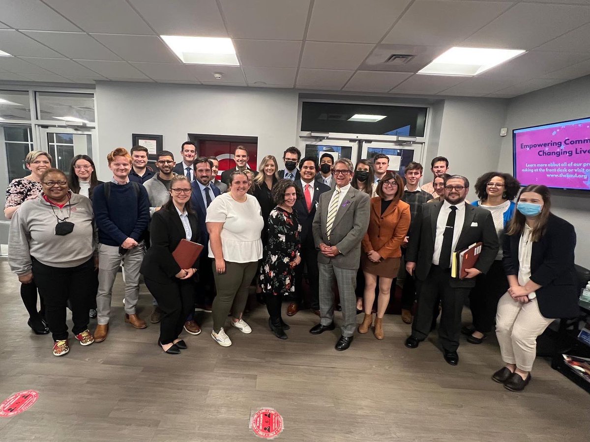UTLegalClinic's tweet photo. Doing justice one case at a time. The Clinic hosted another successful expungement event at the Urban League last night serving more than 40 clients! A big thank you to Judge Cerny and the Urban League for supporting this work. 

#utklaw #legalclinic #changinglivestogether https://t.co/nGG1vPFFw8