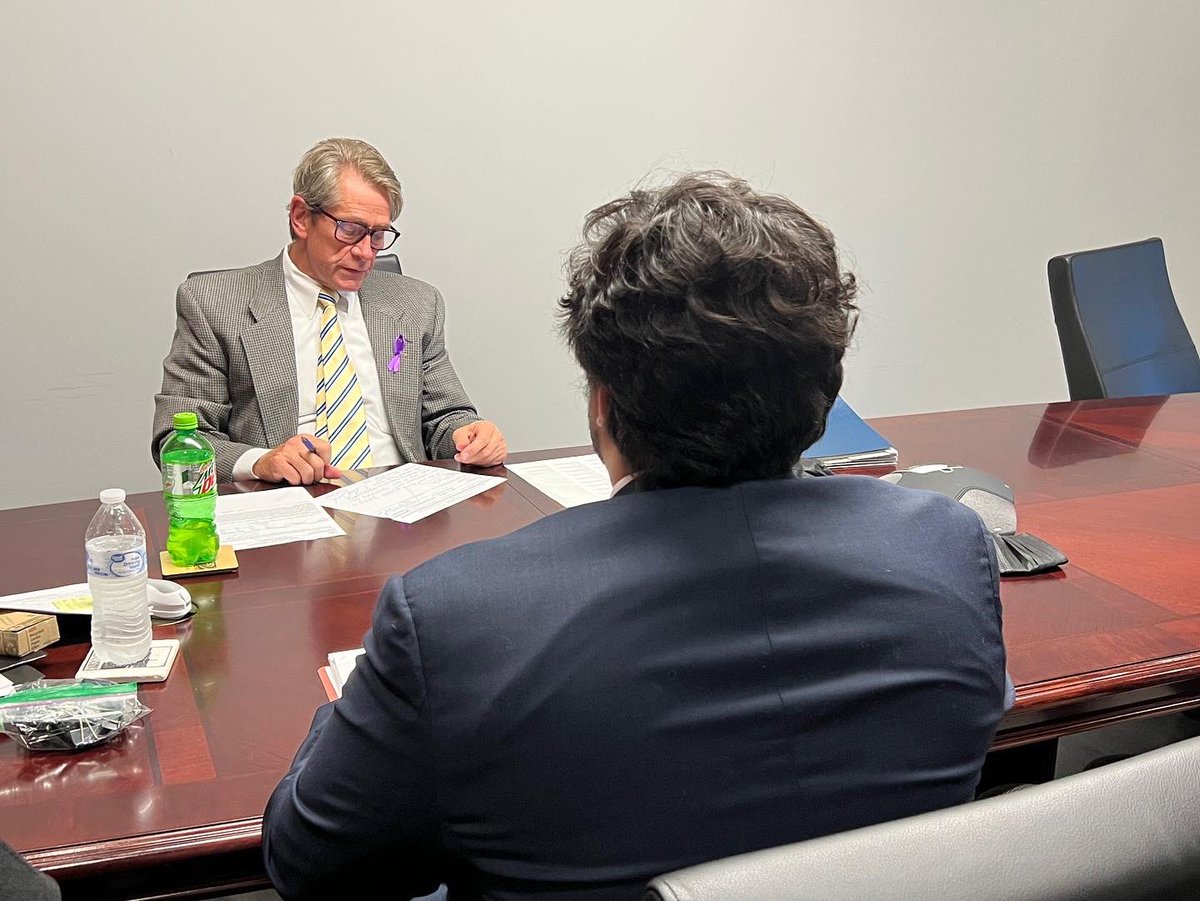 UTLegalClinic's tweet photo. Doing justice one case at a time. The Clinic hosted another successful expungement event at the Urban League last night serving more than 40 clients! A big thank you to Judge Cerny and the Urban League for supporting this work. 

#utklaw #legalclinic #changinglivestogether https://t.co/nGG1vPFFw8