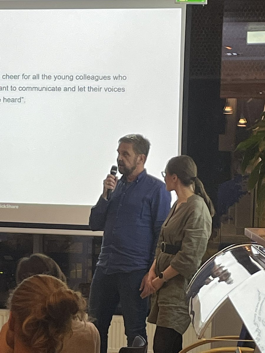 Solberg_MF's tweet photo. Klar tale fra journalist @btatle til yngre forskere - tør å stikk hodet fram! Young Reserachers Night, Bergen. https://t.co/6noBExMtM6