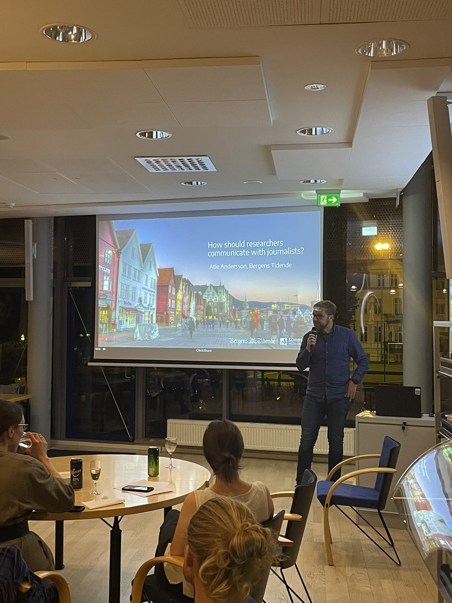 Solberg_MF's tweet photo. Klar tale fra journalist @btatle til yngre forskere - tør å stikk hodet fram! Young Reserachers Night, Bergen. https://t.co/6noBExMtM6