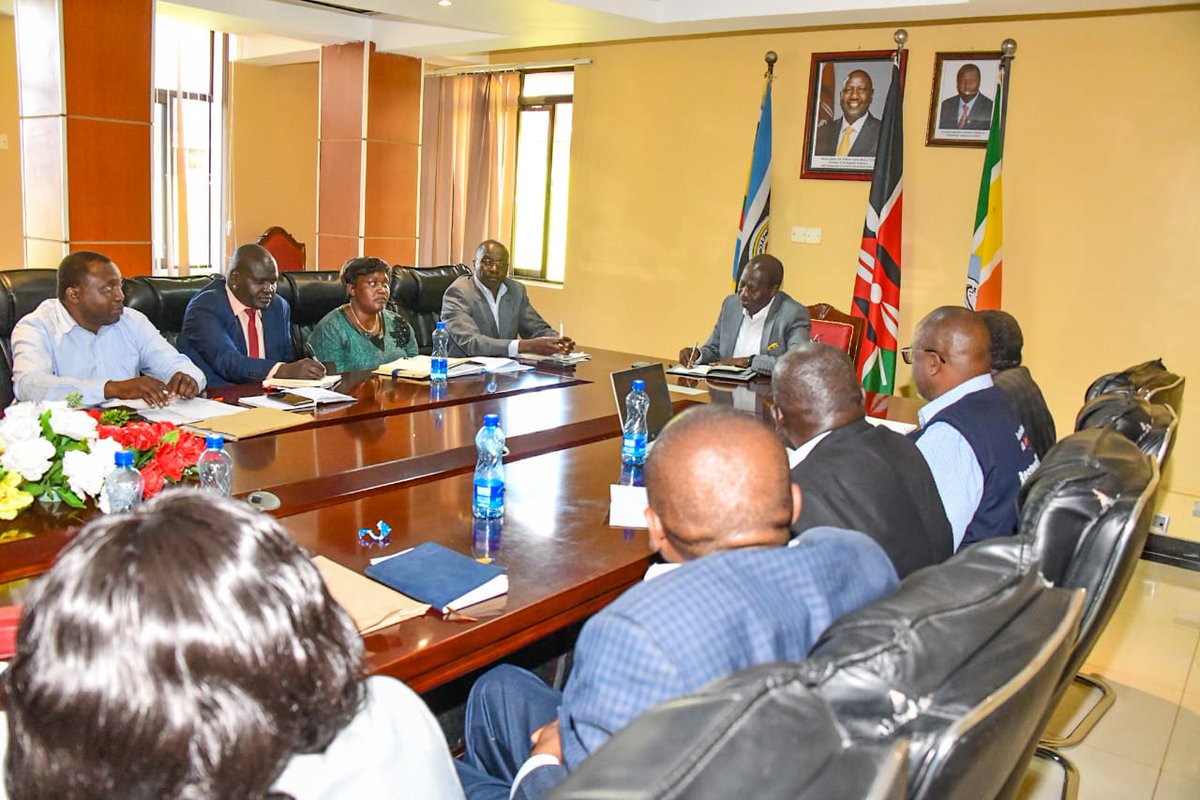 Governor_Cheboi's tweet photo. This evening, I met the team from the health department led by the CEC health, Dr Rotich to discuss the state of our health facilities countywide and also chat the way forward for the same. This will greatly help in improving service delivery in the facilities across the county https://t.co/09YIxCWLjG
