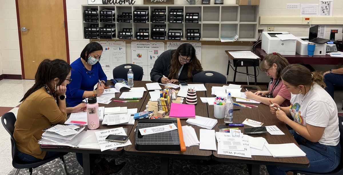 BarreraNinive's tweet photo. Enjoyed working on our Writers Workshop!!! Thank you Mrs. Santillanes #nisdignite https://t.co/TlNZGzfAxB