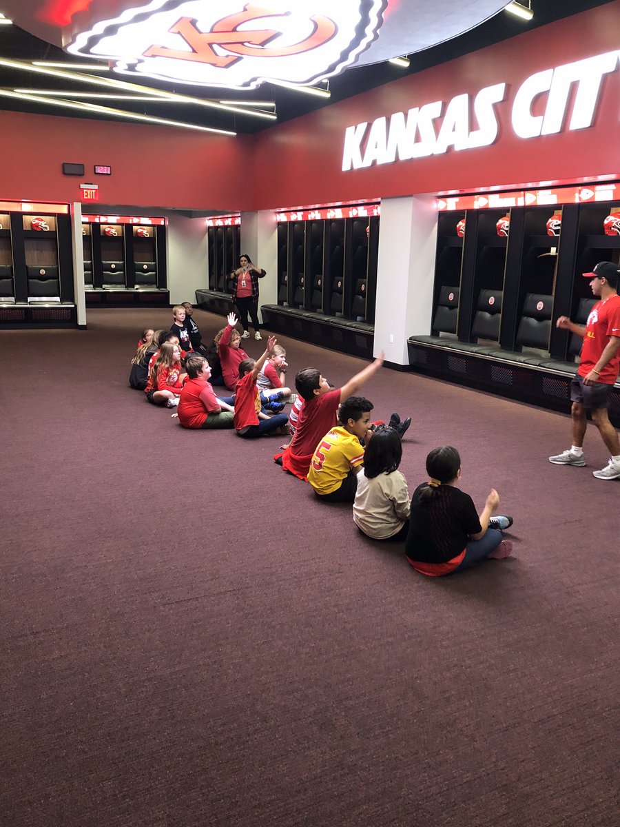 RushtonPeters's tweet photo. Rushton 4th Grade got to visit GEHA at Arrowhead today and learned about the team history and all about the stadium. @PtaRushton @Rushton5121 @theSMSD https://t.co/6gDJvRx6mg