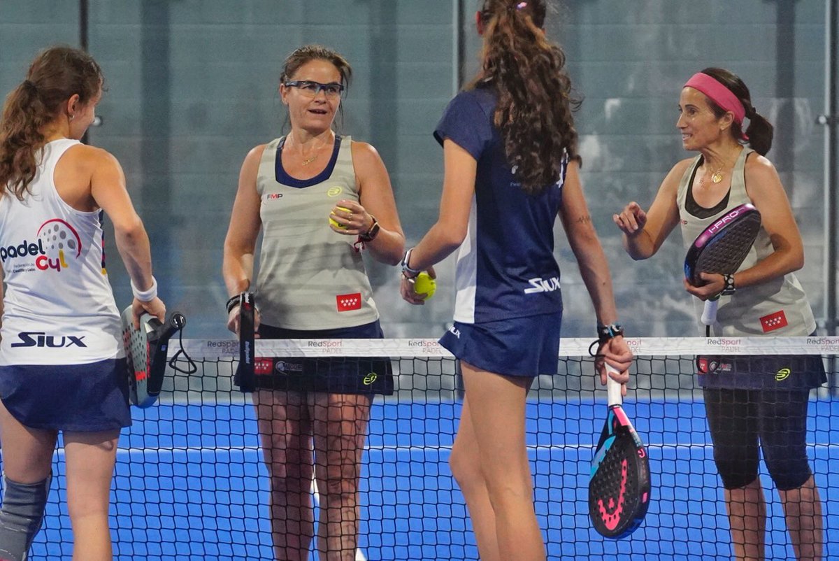 FMP_Padel's tweet photo. 🔝🏆🎾 Campeonato de España 🇪🇸 de Selecciones Autonómicas Absolutas 2022

Nuestra selección 🚺 debuta con victoria frente a Castilla y León (5-0)

¡Mañana, a por las semifinales!

👏🏻 ¡Vamos Madrid!👏🏻

#soyfmpadel  #FEP #padel #CESSAA 
@padelfederacion https://t.co/Y2nKIayN6T