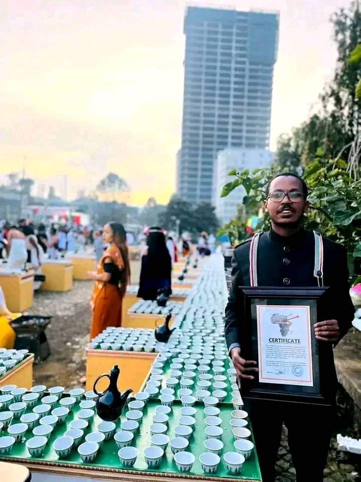 Semibintjemal3's tweet photo. #NEW_RECORD
34.1 ሜትር እርዝመት : 4ሜትር ስፋት ያለው ረከቦት 10,000 ሲኒ እና 100 ጀበና የያዘ ለ2015 ኢሬቻ በዓል ፈስቲቫል ላይ በማቅረብ አፍሪካን ሪከርድ ላይ ተመዝግቧል😍
Visit Oromia https://t.co/Le4It3BSVW