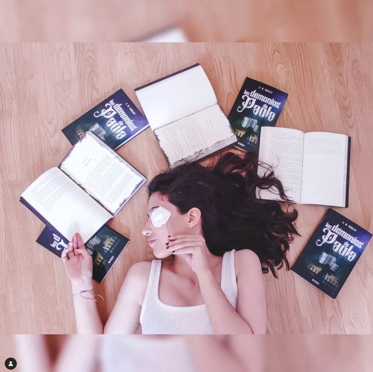 ESoldeSol's tweet image. Paola se enfrentará a sus demonios interiores y descubrirá el amor verdadero. Una relación prohibida que le ayudará a recuperar su alma en un entorno siniestro, misterioso y lleno de secretos.
#editorialsoldesol #autoediciondecalidad #publicatulibro
editorialsoldesol.com/catalogo-libro…