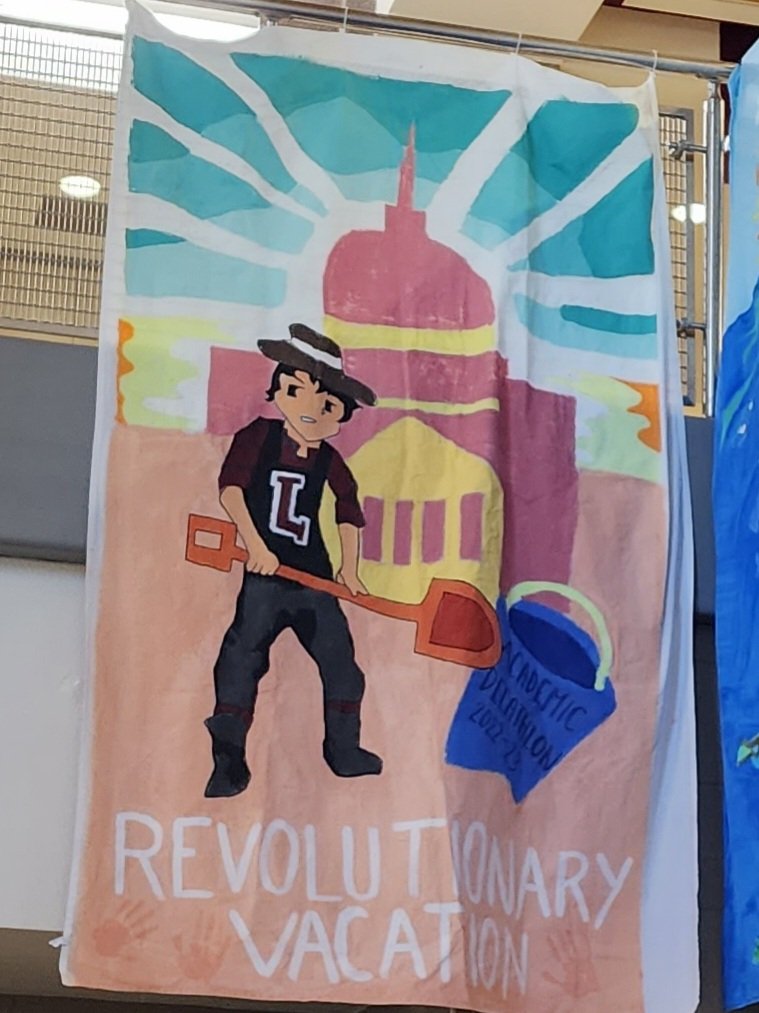 AcDec won the Homecoming sheet decorating contest for best club sheet! Thank you, AcDec officers!