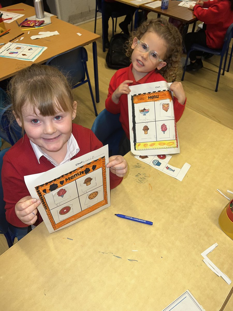 stfrancisP1's tweet photo. For the last day of #MathWeekScotland we were pastry chefs 👨🏼‍🍳 👩🏻‍🍳 We had to choose items for our menu &amp; then we picked a price from 1p-7p. Cutting helped our hands get stronger and we even got to practise our number formation and the letter “p”. 🌟 https://t.co/EMq7B7sv3I
