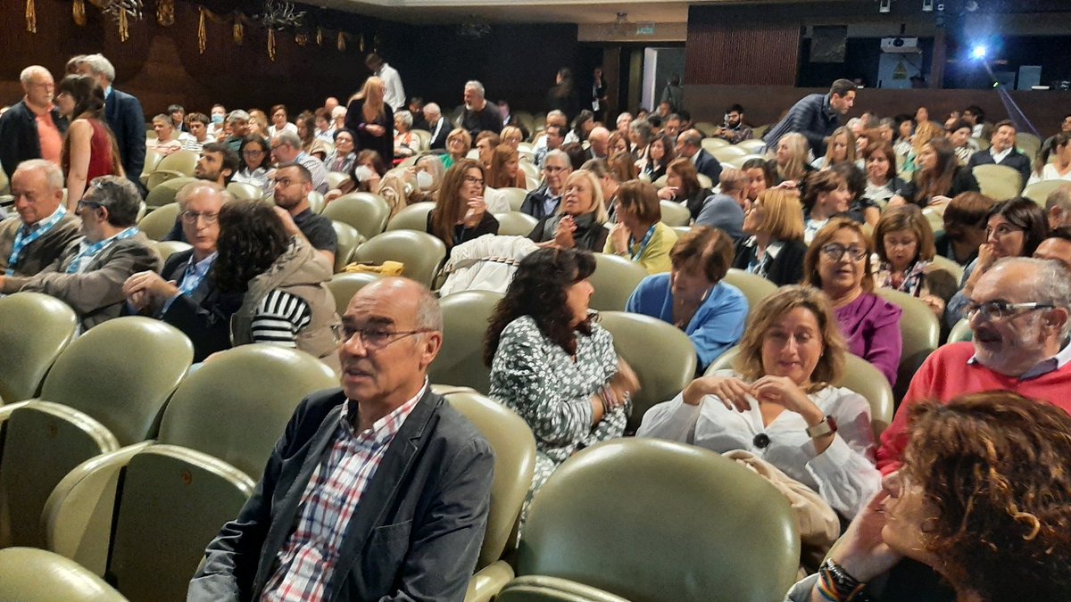 BNGACorunha's tweet photo. Impresionante a historia de Tomás Fábregas q retrata maxistralmente @domingodiazd no seu documentario "Tomás Fábregas. Breaking Barriers", proxectado este serán no Colón dentro do Congreso Anual sobre a SIDA organizado por @sogaisida nunha sesión á q asistiu @jorqueracaselas (1). https://t.co/vSVbj2u17M