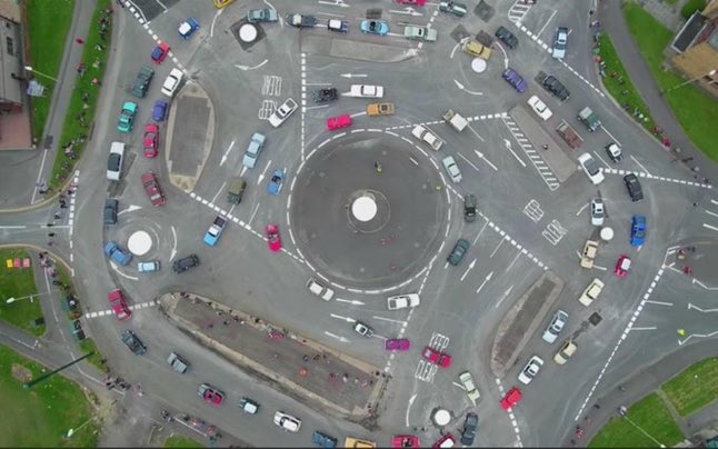 NoContextBrits's tweet photo. RT to confuse an American. https://t.co/3eZwQ4QC32