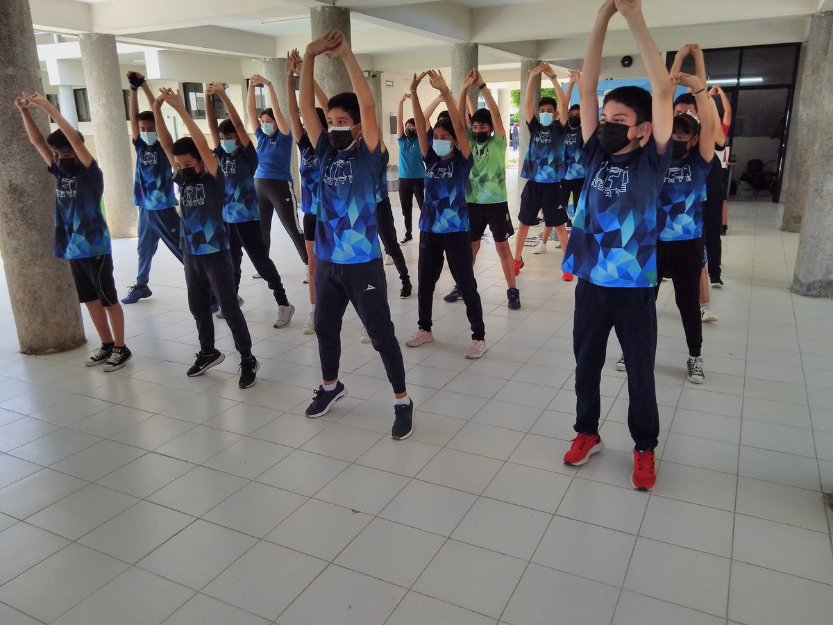 UGMNorte's tweet photo. Recuerda que el ejercicio es una parte muy importante para mantenernos sanos y en excelente forma, por eso nuestros chicos de Martinez De la Torre realizaron su Activación Física  #Secundaria y #Bachillerato 
#ActívateConUGMNorte 💙💚 https://t.co/TGiVyQLNys