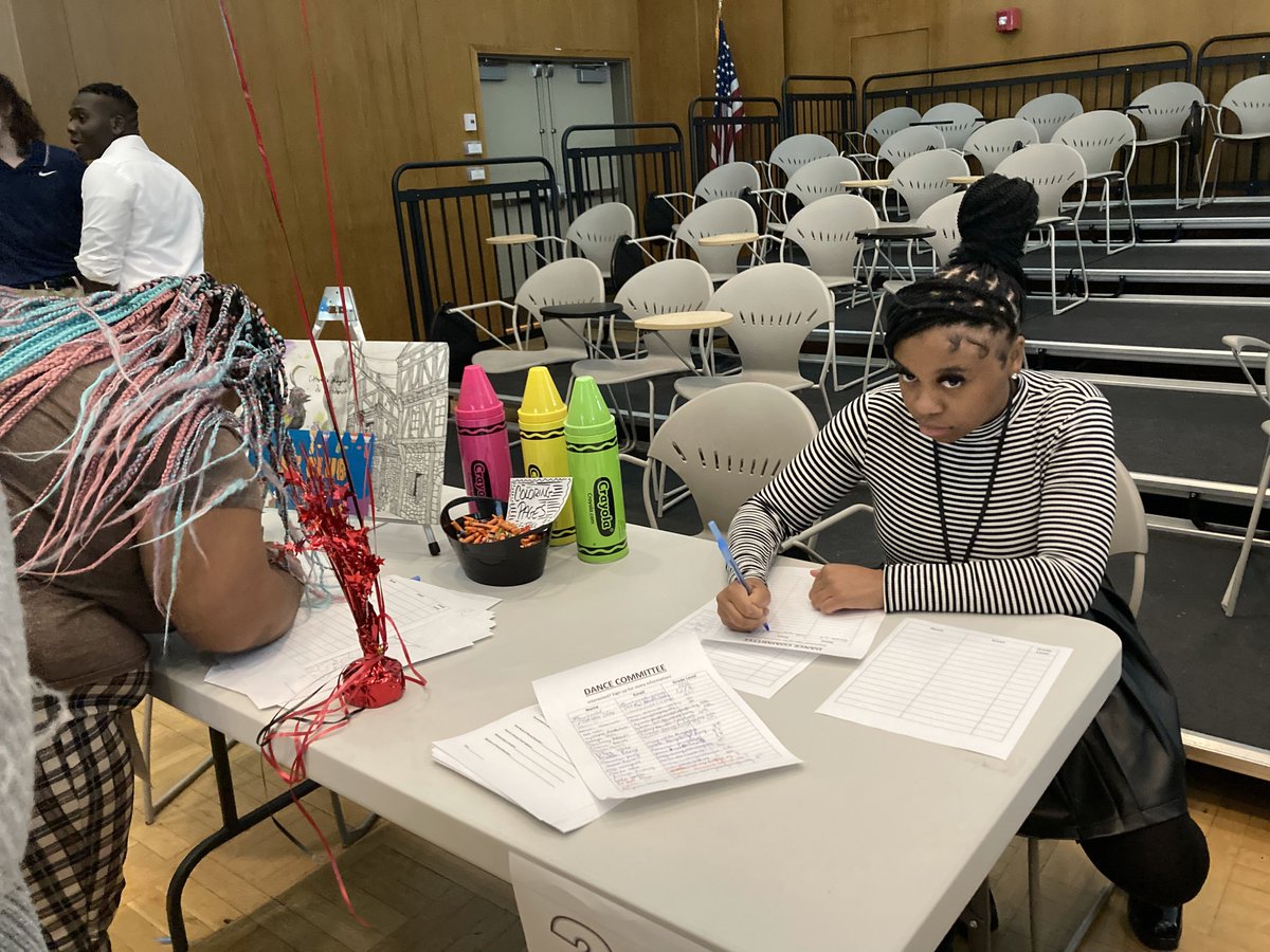 CityHighPgh's tweet photo. Today at our #ActivitiesFair, our students got to check out clubs and activities both at City High and beyond!
Including: Literary Magazine, Art Club, Boxing Club, Student Assembly & more!
#4plus #getinvolved #extracurricular https://t.co/qLb6rxTpgp