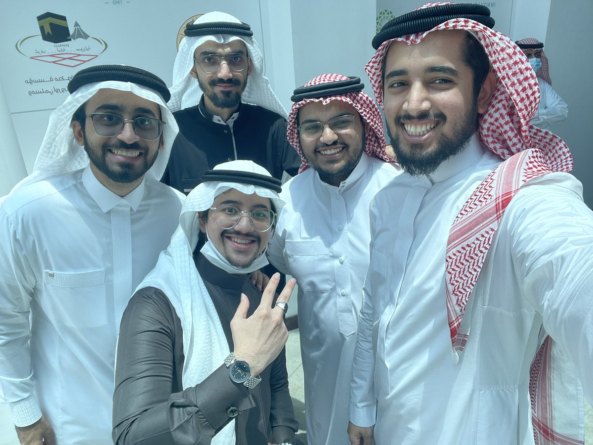 Alwageh0's tweet photo. أوجه شكري وامتناني لكل من ساندني، وعلمني، ووجهني.. وكل من كان له فضل عليّ بعد الله سبحانه وتعالى. 

شكرًا لزملاء الدراسة الناصحين.. شكرًا للأساتذة الملهمين.. شكرًا لرفقاء النادي المبدعين. 

وأخيرا.. #شكرًا_بحجم_السماء لأصدقاء الرحلة المخلصين 💜 https://t.co/eDiN8m3aim