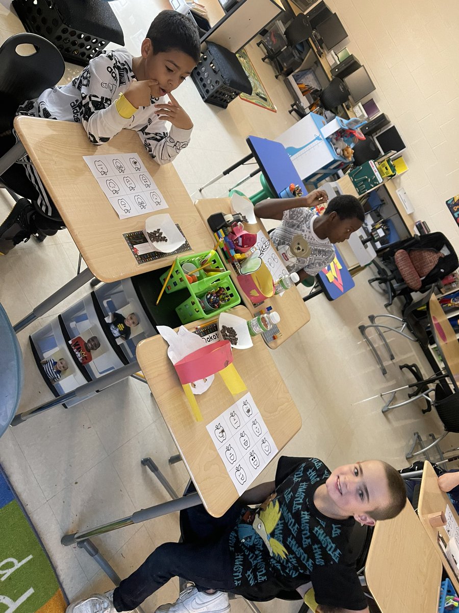 Kristie90563028's tweet photo. Fun Friday apple style… apple nachos followed by apple emoji bingo 🍎 🍏 #LincolnprideWCS https://t.co/pGKMnLR3nn