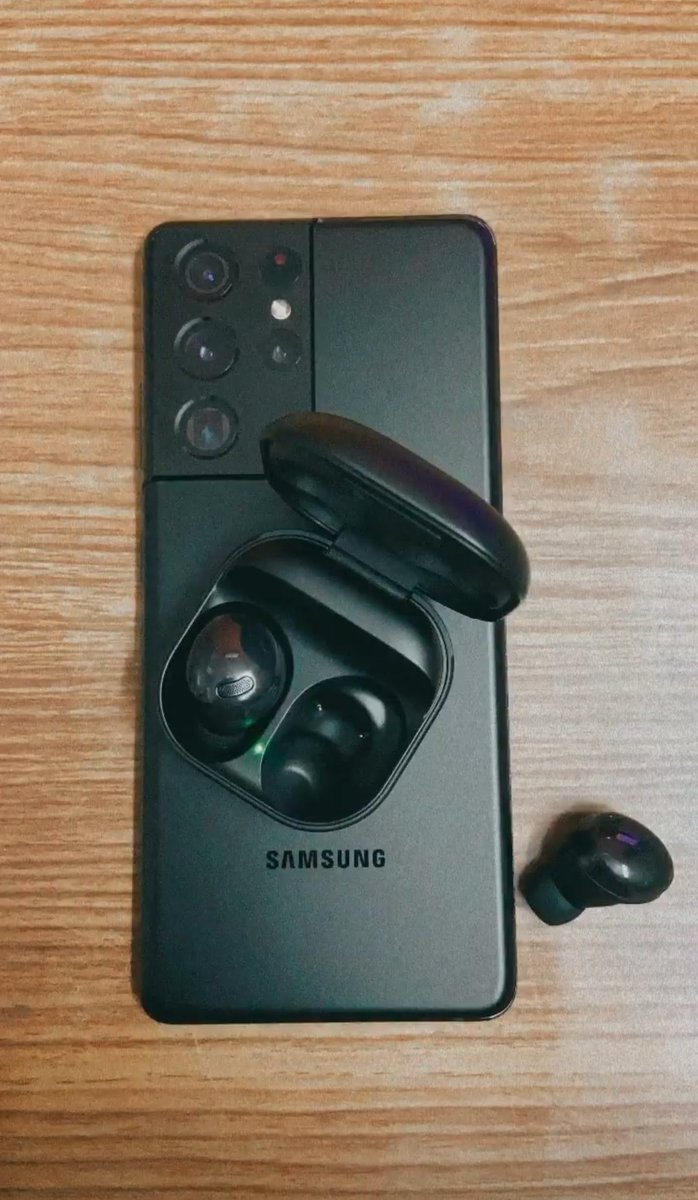 old_monk7's tweet photo. @krishnaeyee Samsung galaxy s21 ultra 😃 https://t.co/YVarEbXA7k