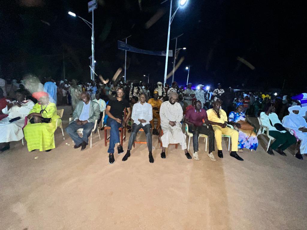TahirHamidN's tweet photo. Moundou, ce soir, place de la mairie. Fête, chants et danses. Moundou, toujours chaleureuse, comme du temps où j’étais au Lycée Adoum Dallah. Il y’a 30 ans. Merci à Gas. David. Merci à toutes et à tous. https://t.co/2ZjLllIOig