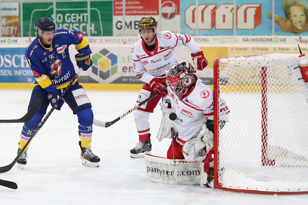 DEL2_News's tweet photo. Auswärtssieg für Bad Nauheim: Der @ec_bn gewinnt mit 1:0 gegen die @lausitz_fuechse .
Foto: Thomas Heide #del2 #HerzblutEishockey #lfxecn https://t.co/M61XdeOA15