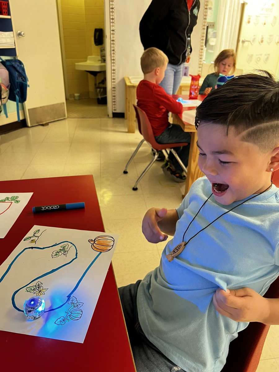 emcclungGES's tweet photo. We had the BEST time playing with Robots in K! Thank you @mrs_mnoone !! @GES_lions @glndschools https://t.co/6qiRLi6Xto