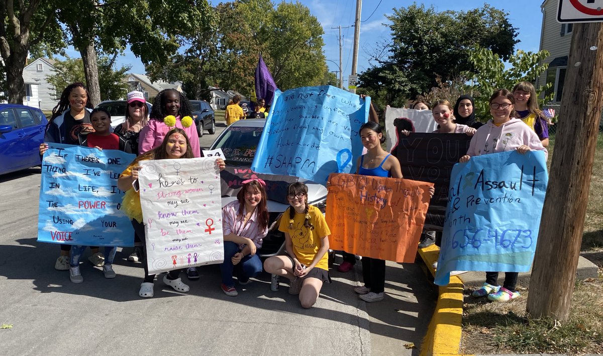 NKCHS_WEC's tweet photo. We loved walking in the parade!!! https://t.co/fIaQQbPCtx