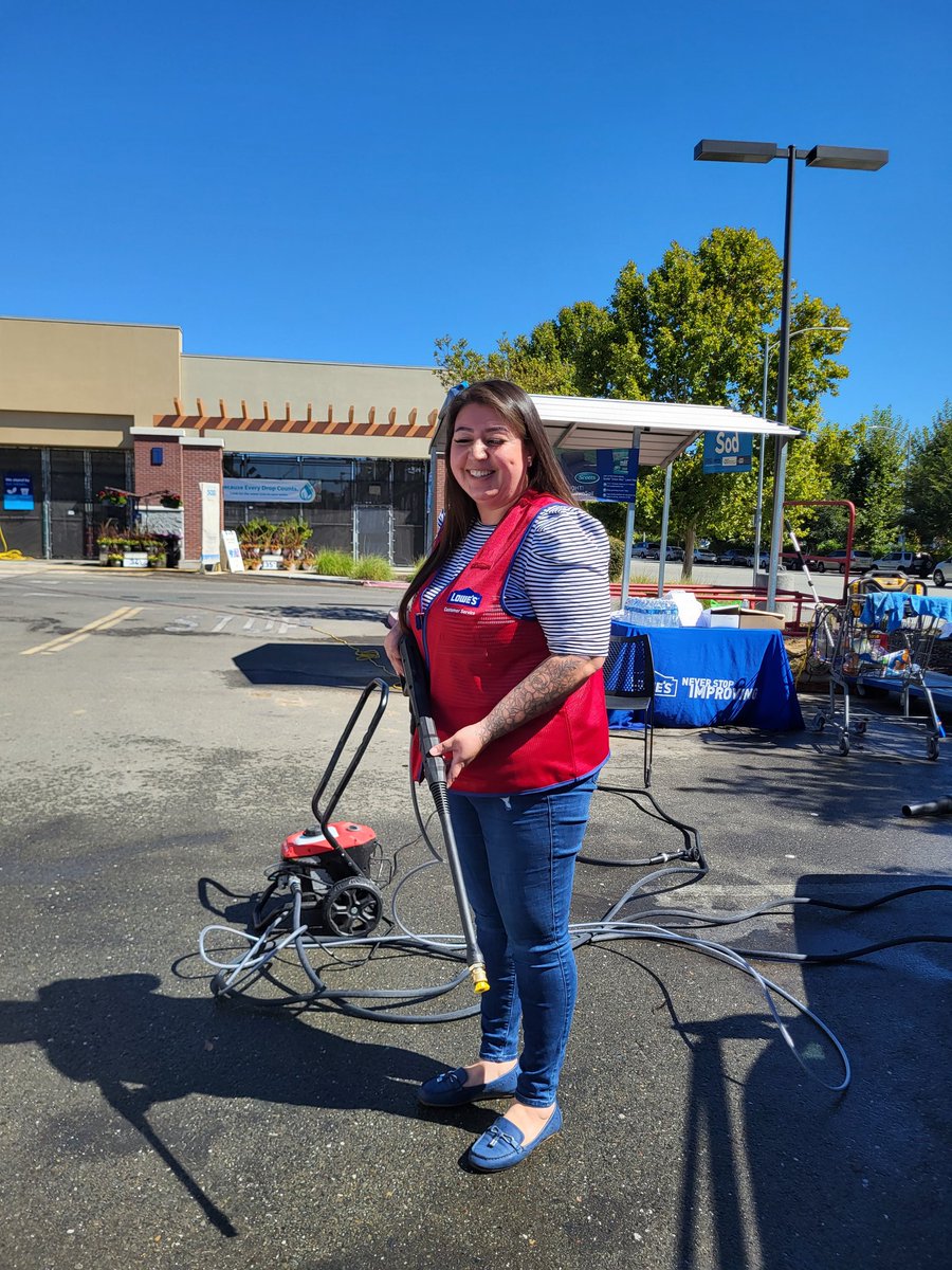 MV2790's tweet photo. Salary team taking care of our associates by giving each associate a free car wash #2790 #freecarwash #lowes #AssociateAppreciations https://t.co/7GcrzXSIq2