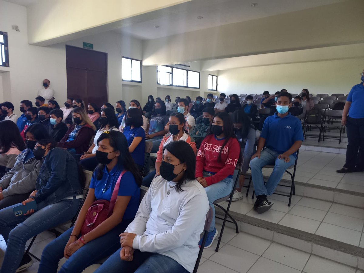 UGMNorte's tweet photo. El acoso es un tema delicado y del cual nuestros jóvenes deben estar muy bien informados y preparados para evitar una situación de riesgo, nuestros alumnos de #bachilleratoTierrablanca recibieron una platica sobre "Grooming",a cargo de la Lic. Cinthya del Carmen García Bravo https://t.co/xYwCxq0lyP