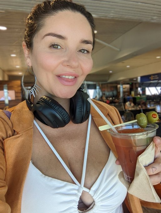 ✈️ Are you sad bc I'm leaving or happy bc I'm arriving? https://t.co/8X85d6aKrr<a href="/tag/askfirst"class="tags"><span>#askfirst</span></a>