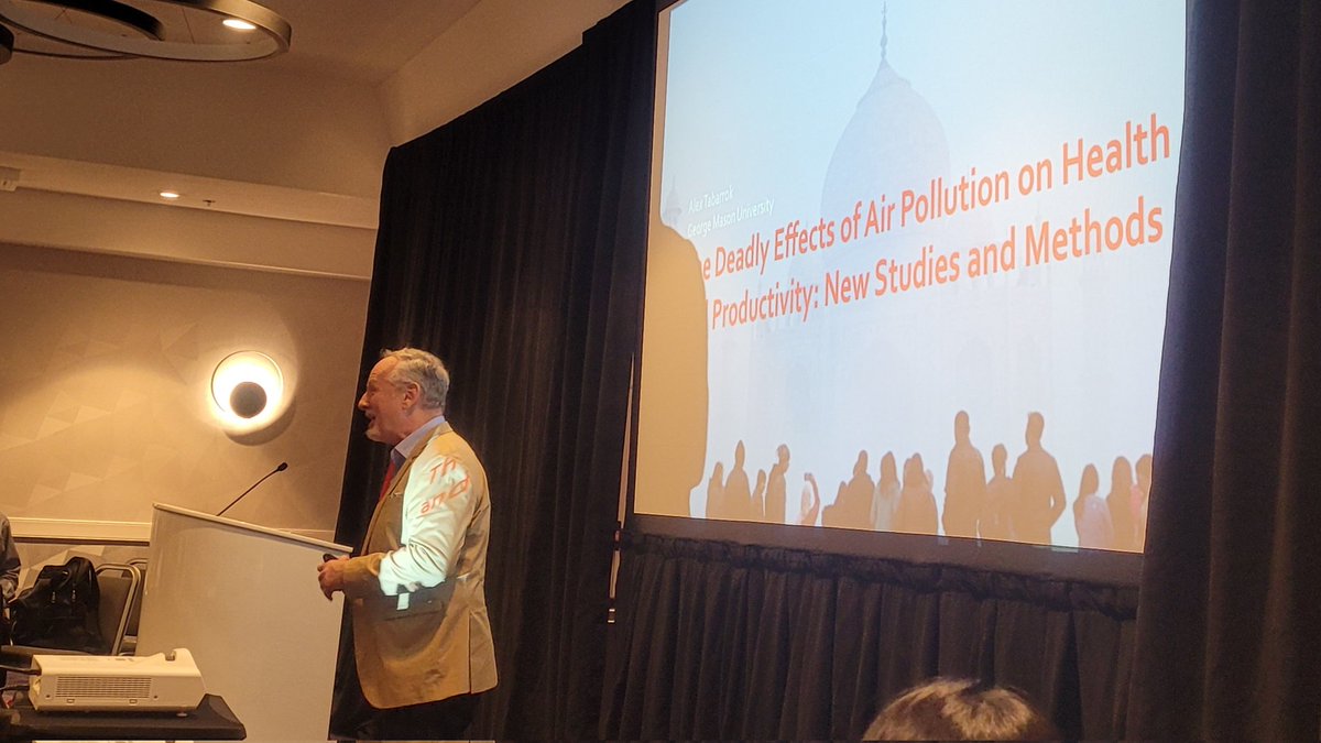 Wootenomics's tweet photo. Time for one of my favorite presenters: @ATabarrok! His talk is focused air pollution and productivity #EconEd22 https://t.co/4panasED0w