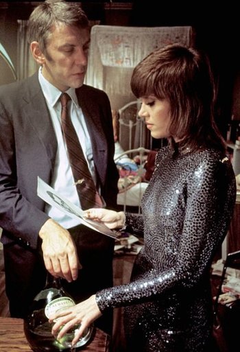 fervargasIII's tweet photo. Dicho x #JaneFonda : "Tras convivir con prostitutas durante una semana, le pedí a #AlanPakula que rescindiera mi contrato. Le dije "No puedo hacerlo. Toma a Faye Dunaway. Yo no puedo." " Así y todo se llevó el Oscar a mejor actriz. Hablamos de #Klute 1971 https://t.co/9wTXIjZbg6