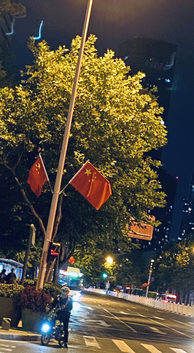 Jason986973's tweet photo. 国旗迎风飘扬 https://t.co/GNcMcshIYs