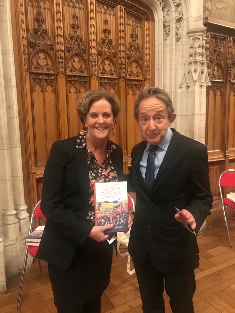 MennaRawlings's tweet photo. Ce soir, j'ai eu l'honneur de prendre la parole lors du lancement de la @WesternFrontWay, un projet commémoratif incroyable et itinéraire pédestre et cycliste de 1000 km qui suit le front occidental de la Première Guerre mondiale.
Merci @VilleArras @FLeturque @AnthonySeldon 🇫🇷🇬🇧 https://t.co/m5bRjBG5Yv