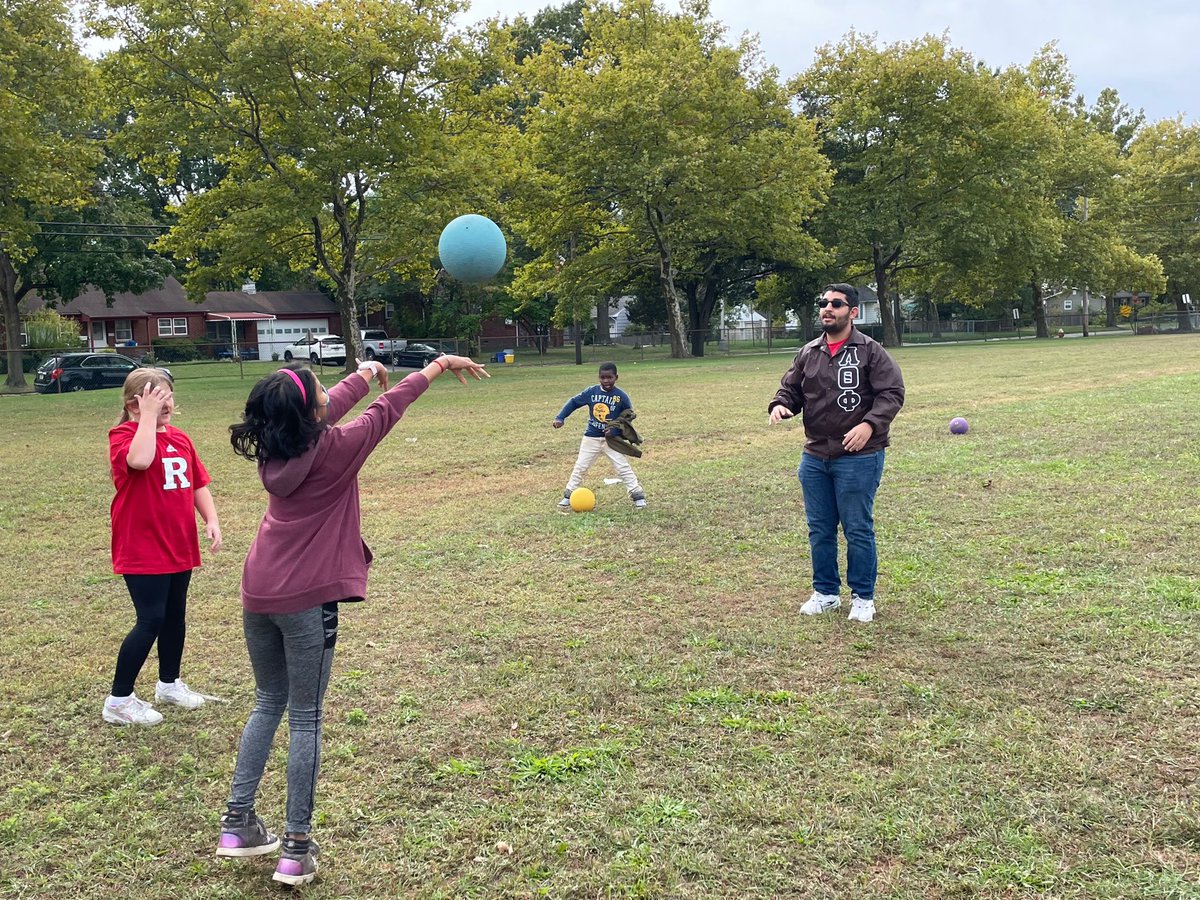 PrincipalArbor's tweet photo. Thank you to the Rutgers student volunteers who came to Arbor’s Rutgers School Spirit Day to participate in recess with our students. Everyone had a blast! https://t.co/HLGjefSp7D