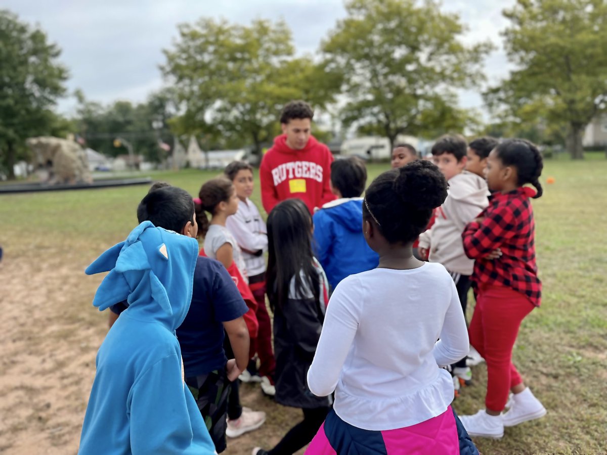 Thank you to the Rutgers student volunteers who came to Arbor’s Rutgers School Spirit Day to participate in recess with our students. Everyone had a blast!