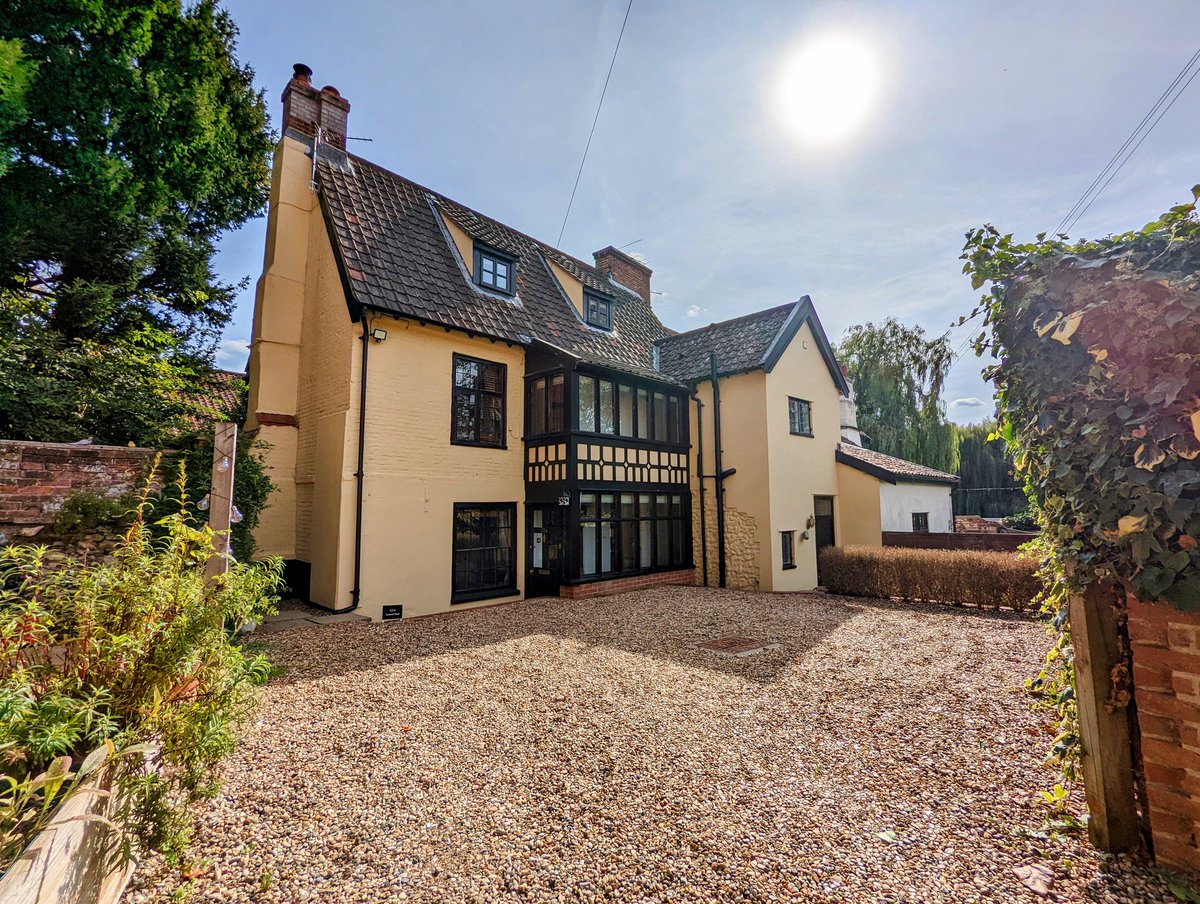 We welcome our first guests next week! River Green Cottage is available to book via <a href="/Airbnb/">Airbnb</a> and <a href="/bookingcom/">Booking.com</a> now 🌿🏡🌿 Sleeps 6, 3 bathrooms, secret garden and private off road parking in the heart of #RiverGreen #ThorpeStAndrew #Norwich #Norfolk #England #NorfolkCottage #tolet