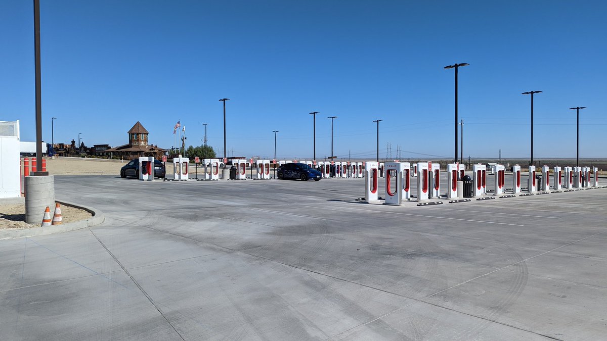 EveryAmp's tweet photo. Vegas bound. Couple chargers available in Kettlemen, CA if anyone else wants to hang. #zeroruns https://t.co/t0IoBqVuTc