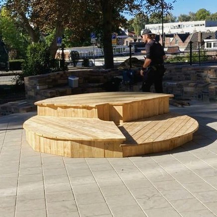Ze staan! Spelen maar! #IKC #DeRegenboog #Noordendijk #Dordt #natuurlijkspelen #robuust #robinia #maatwerk