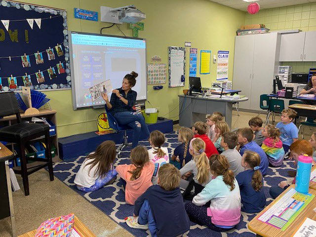 APSAnchors's tweet photo. Mystery Reader in Mrs. Stuart’s class! 📚 https://t.co/5WyTkGVkza