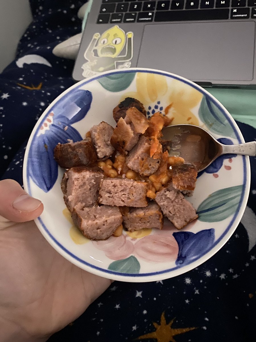 Jazzy0451's tweet photo. When ur in recovery and this is all you can muster for tea 😋 was delicious and I even managed to cut up my sausages so I felt like a child 💗 https://t.co/6PLAkpWefQ