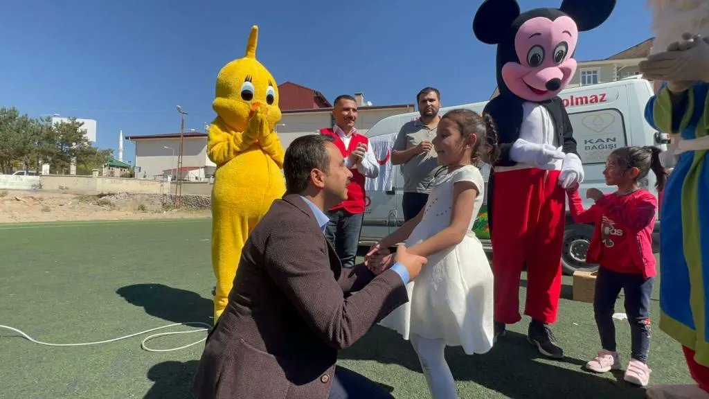 muradiyegovtr's tweet photo. Muradiye Belediyesi, Dünya Çocuk Günü’nde ‘Çocuk Şenliği' düzenledi.

Haberin detayı linkte👇👇
https://t.co/8Dz67P9Dqd

@tcvanvaliligi https://t.co/r2khjYN7sw