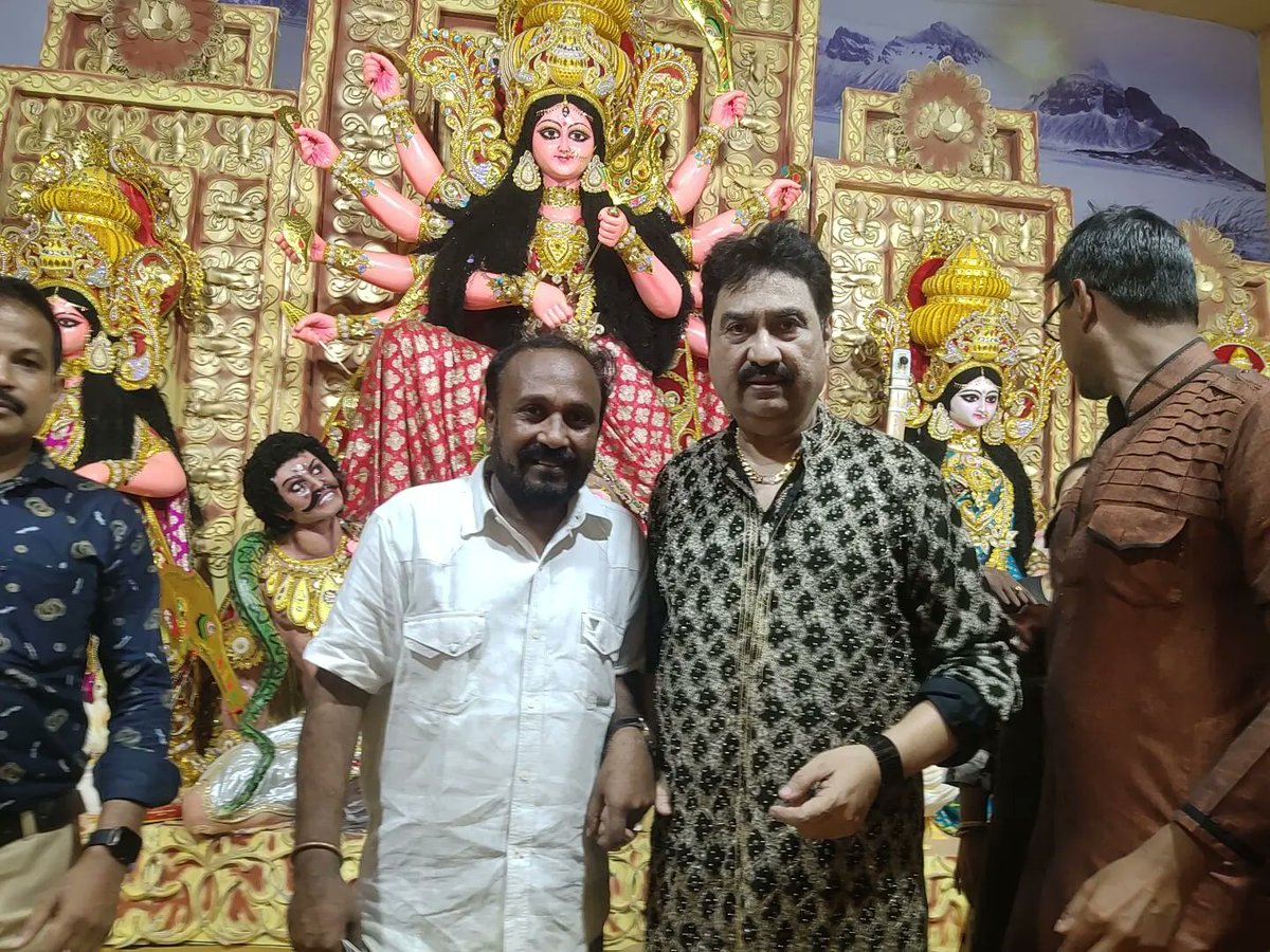 sahilsultanpuri's tweet photo. Today at MBCA Durga pooja with Legend Playback Singer #SanuDa #Shannon_K. Daughter of great singer Kumar Sanu ji, He Orgnize frist time #Durgapuja2022 at #Seven_bunglow Muhurtam Done by Mahamahim Rajypal #ShriBhagatsinghKoshiyari ji
@kumarsanuoffecial https://t.co/HpVS1LZvvn