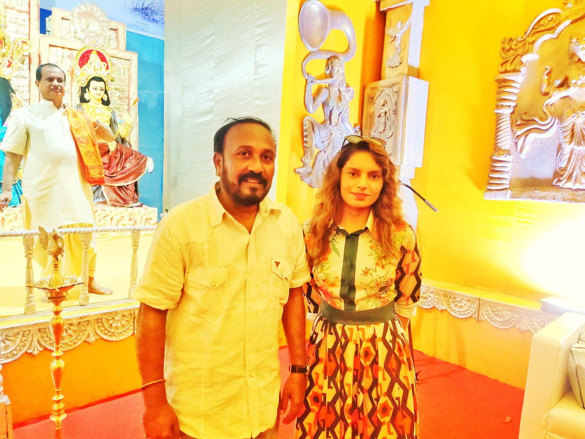 sahilsultanpuri's tweet photo. Today at MBCA Durga pooja with Legend Playback Singer #SanuDa #Shannon_K. Daughter of great singer Kumar Sanu ji, He Orgnize frist time #Durgapuja2022 at #Seven_bunglow Muhurtam Done by Mahamahim Rajypal #ShriBhagatsinghKoshiyari ji
@kumarsanuoffecial https://t.co/HpVS1LZvvn