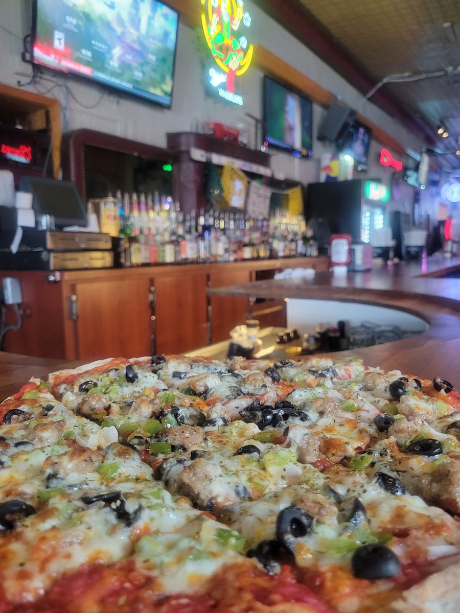 LeffsLuckyTown's tweet photo. Leff's Late Night Menu includes our delicious house made pizza! Available 10pm - 1am Thurs-Sat, 10pm - Midnight Sun-Wed. #latenight #food #latenightfood #kitchenopenlate #mke #tosavillage #tosa https://t.co/Qfu97LjbJO