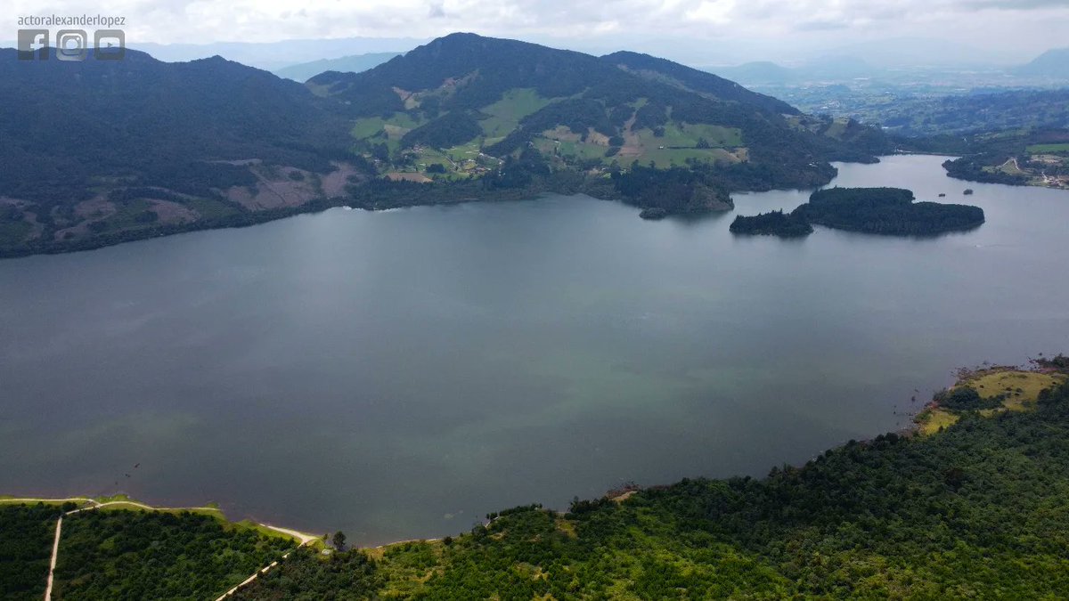 EmpaquePues's tweet image. ¿Cómo se explican un millar de emociones y sentimientos que se encarnan cuando te encuentras en lugares que hacen vibrar cada fibra de tu cuerpo?
¿A ustedes, que los hace vibrar? 🤗
•
#EmpaquePues #vueltaalmundoenmoto #ViajandoxColombia #dejandohuella #viajarenmoto #motorcycle