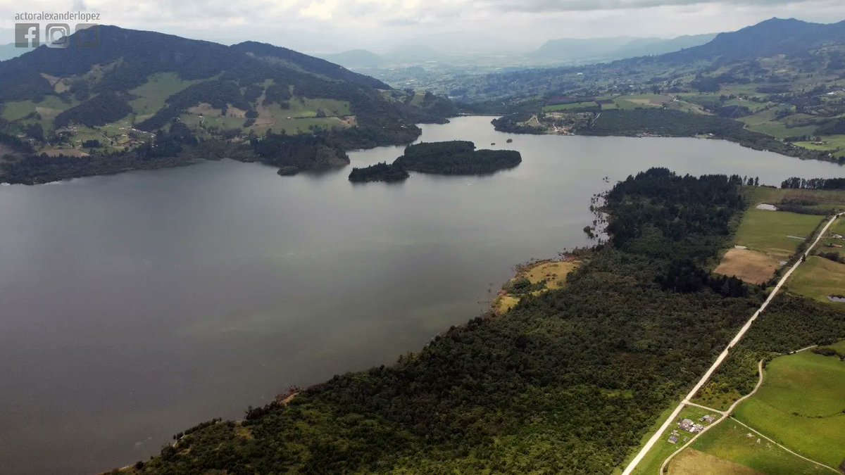 EmpaquePues's tweet image. ¿Cómo se explican un millar de emociones y sentimientos que se encarnan cuando te encuentras en lugares que hacen vibrar cada fibra de tu cuerpo?
¿A ustedes, que los hace vibrar? 🤗
•
#EmpaquePues #vueltaalmundoenmoto #ViajandoxColombia #dejandohuella #viajarenmoto #motorcycle