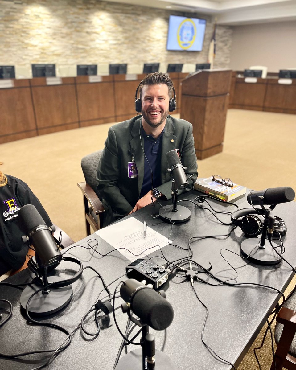 austindeansmith's tweet photo. Added ‘podcaster’ to my resume this morning 🎧 https://t.co/KGQJZfm9hT