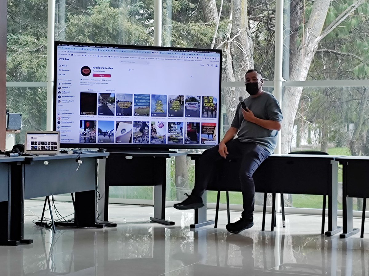 RJoyaC's tweet photo. En el #TallerParaPeriodistas con @fidelromero_mx organizado por la #APVT y la @DGCU_UAEMex
Aprendiendo mucho para el #PeriodismoDigital https://t.co/GPJ2QAmiZ6