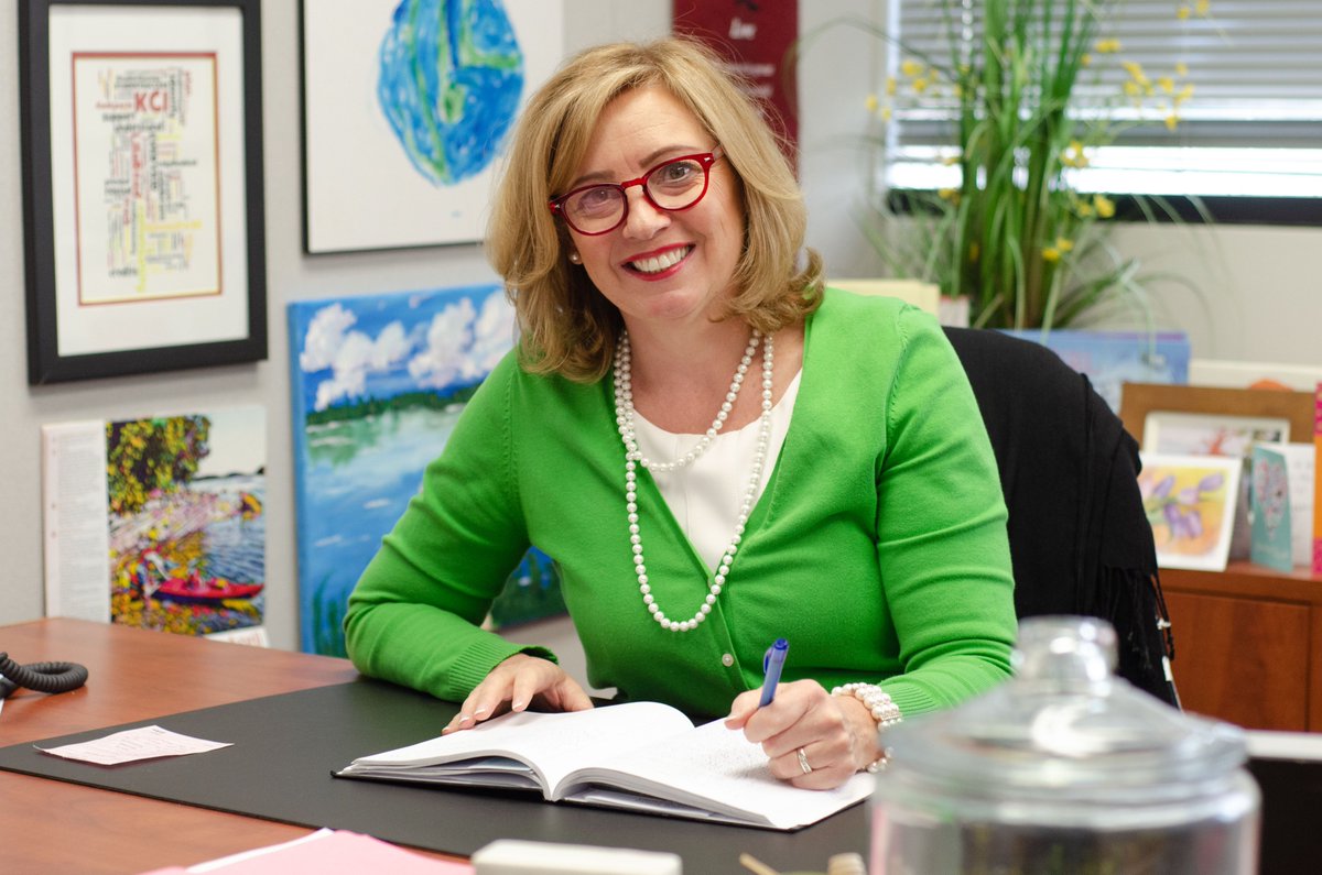 wrdsb's tweet photo. Today, we say goodbye to Associate Director @ReadLila. 👋🏽

Thank you for your steadfast leadership, for always putting #WRDSB students first, and for helping us set important strategic priorities. We are grateful you have chosen to be with us for 25 years. Happy retirement, Lila! https://t.co/DrplcrNntX