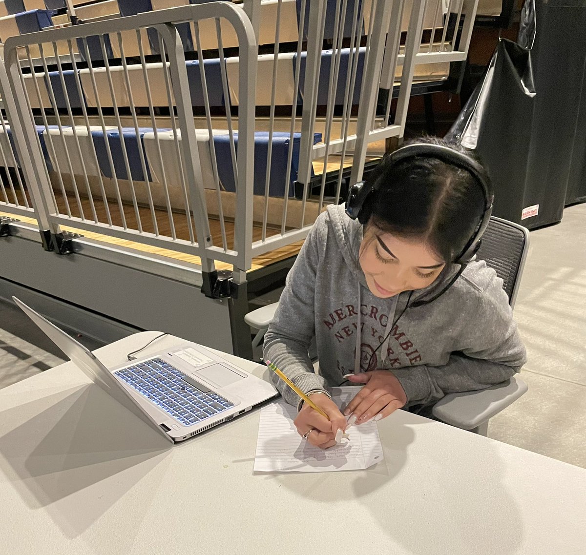 EstherSalazar08's tweet photo. ELD Pre-Assessment at its best!!! Our students fully focused practicing listening and speaking skills, learning about their TELPAS scores, and the new assessment!ππ§π―πβοΈ#TheMilbyWay #SummitK12Ready @rpena3kr @Milby_HS @HISDMultiPrgms @monreal_sonya @rjcoronados1 @MissNancyML https://t.co/M2NB2pmOZh